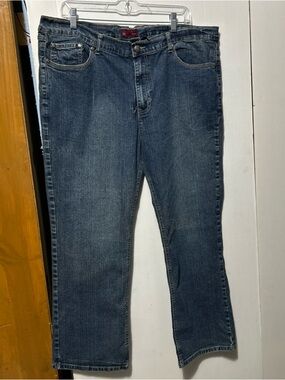 Women's Boot Cut Jeans in Medium Blue Wash